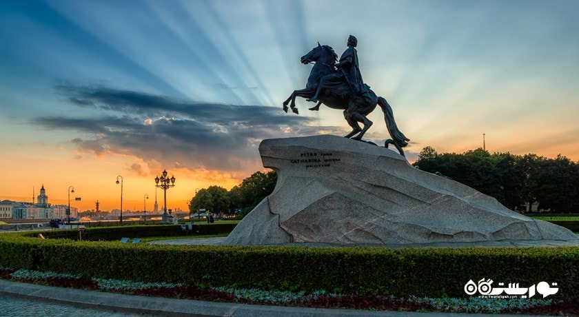  میدان سنا (تندیس سوارکار برنزی) شهر روسیه کشور سن پترزبورگ