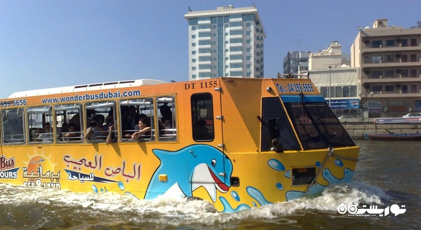 سرگرمی قایق و کشتی سواری در خور دبی شهر امارات متحده عربی کشور دبی
