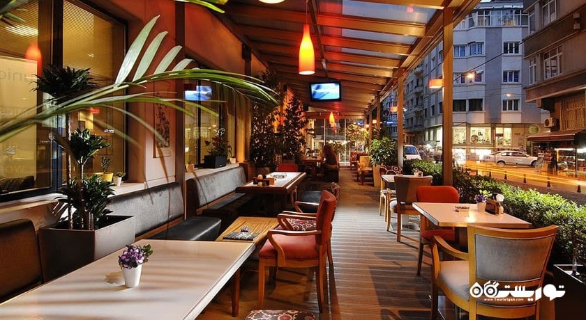 محوطه غذاخوری در فضای باز