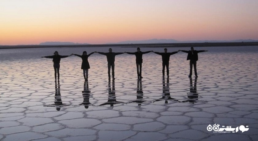 دریاچه نمک خور و بیابانک -  شهر خور  و بیابانک