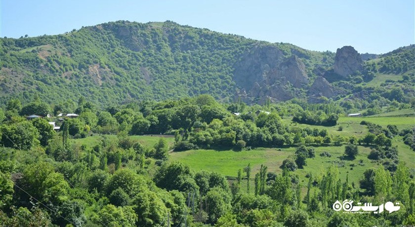 بشکافته سنگ -  شهر گیلان