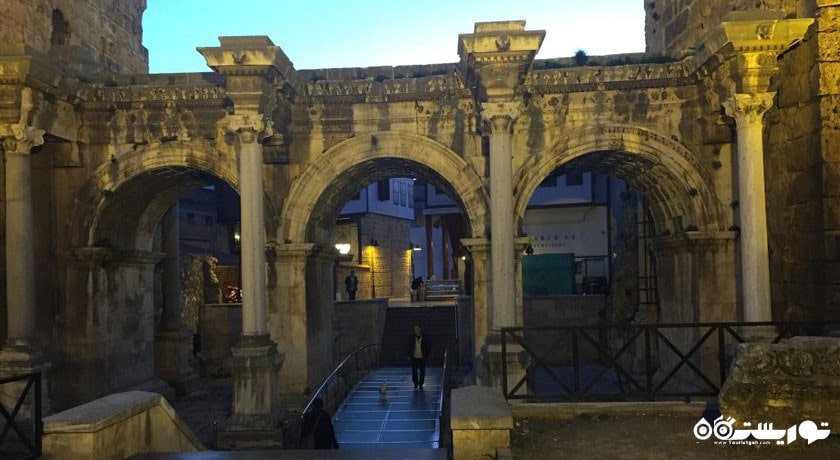  دروازه هادریان - هادرینز گیت شهر ترکیه کشور آنتالیا