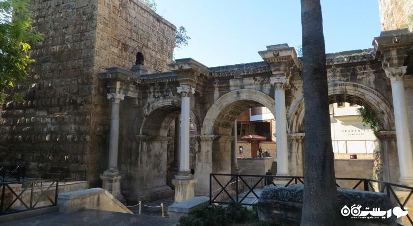 دروازه هادریان - هادرینز گیت -  شهر آنتالیا