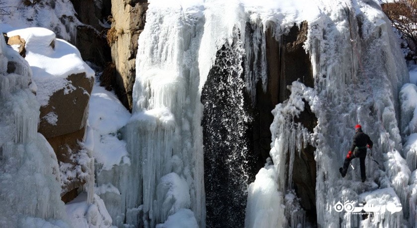 آبشار گنجنامه شهرستان همدان استان همدان