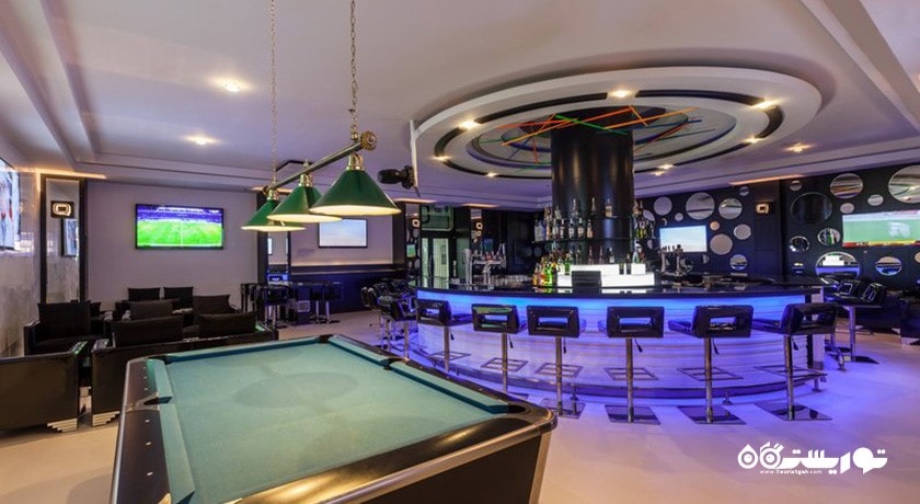 کیو اسپورتز بار هتل هالیدی این البرشا