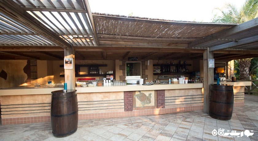 بار استخر هتل رویال وینگز