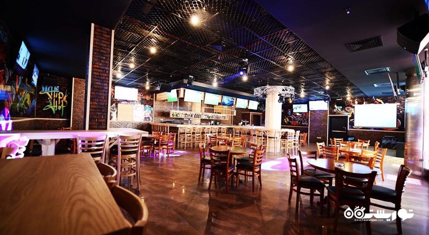 نمای کلی رستوران رد - هات اند چیلی