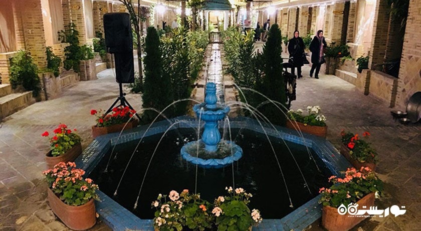 رستوران سفره خانه عمارت یزدان شهر مشهد 