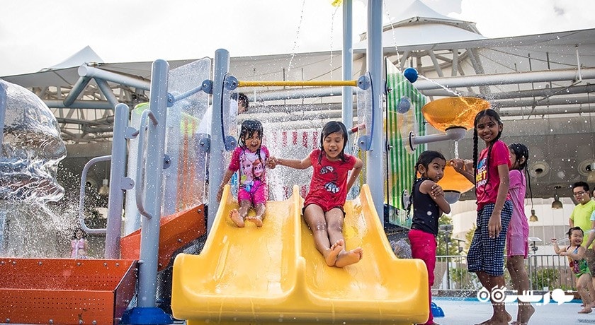 مرکز خرید آی ام ام اوت لت مال شهر سنگاپور کشور سنگاپور