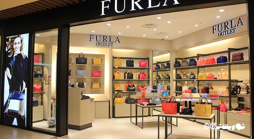 مرکز خرید آی ام ام اوت لت مال شهر سنگاپور کشور سنگاپور