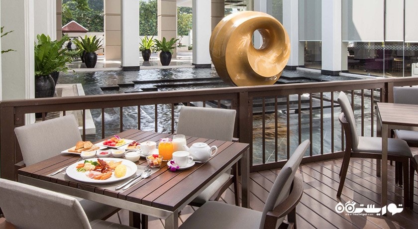 محوطه فضای باز رستوران بلو اسپایس