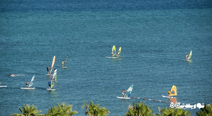 سرگرمی بادسواری در آلاچاتی شهر ترکیه کشور ازمیر