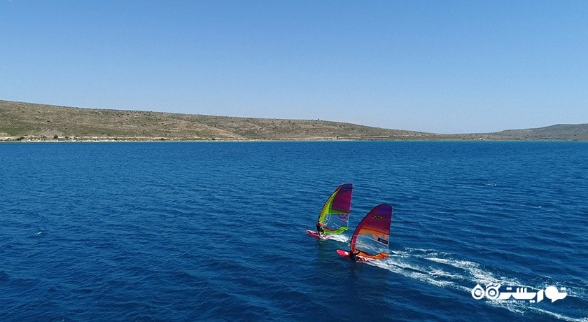 سرگرمی بادسواری در آلاچاتی شهر ترکیه کشور ازمیر