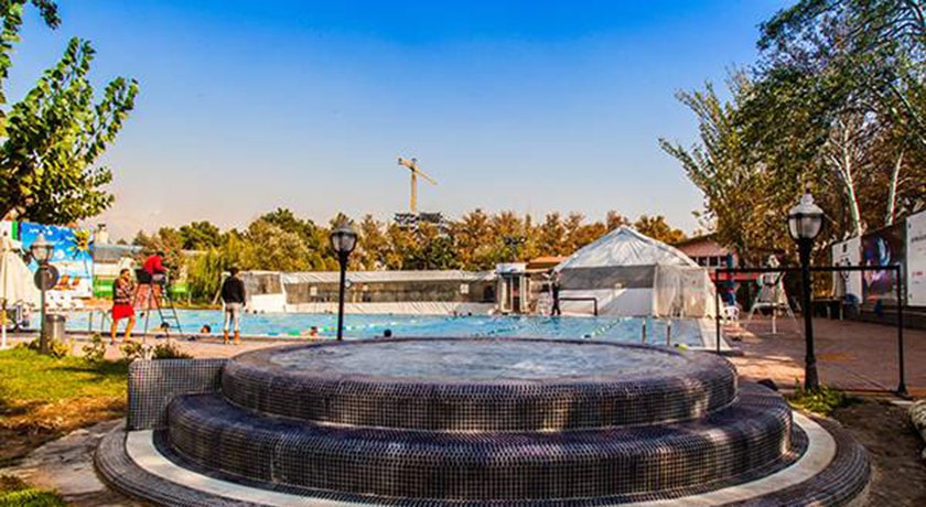  استخر چهار فصل باشگاه انقلاب شهر تهران استان تهران