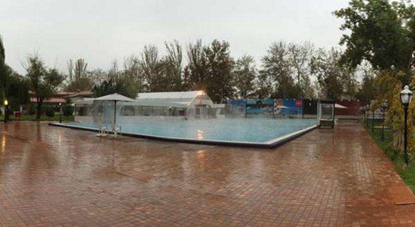  استخر چهار فصل باشگاه انقلاب شهر تهران استان تهران