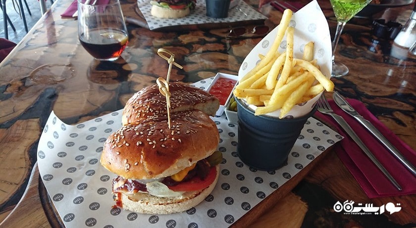 رستوران کافه رستوران پوکا بیچ شهر مارماریس 