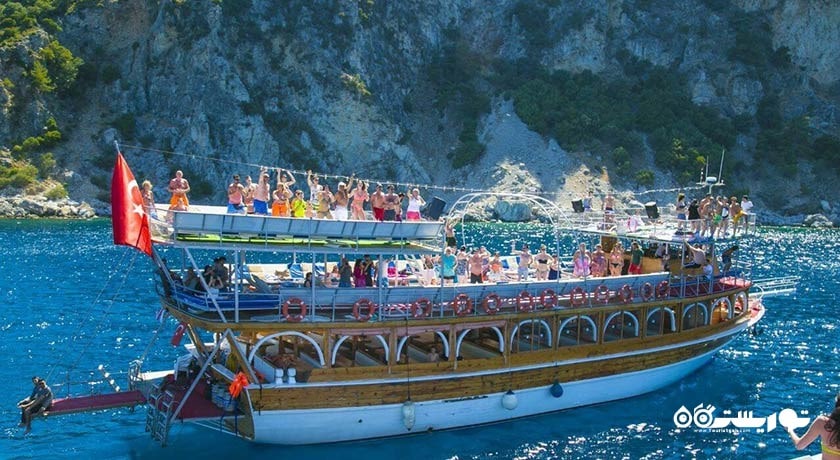 سرگرمی سفر های روزانه با قایق در مارماریس شهر ترکیه کشور مارماریس