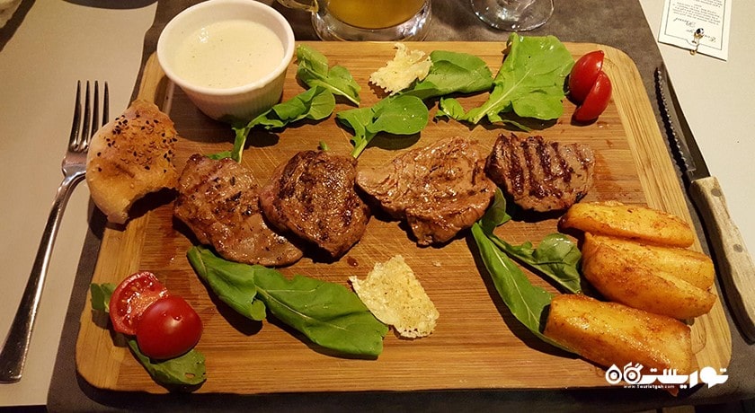 رستوران رستوران برج قرمز شهر آلانیا 