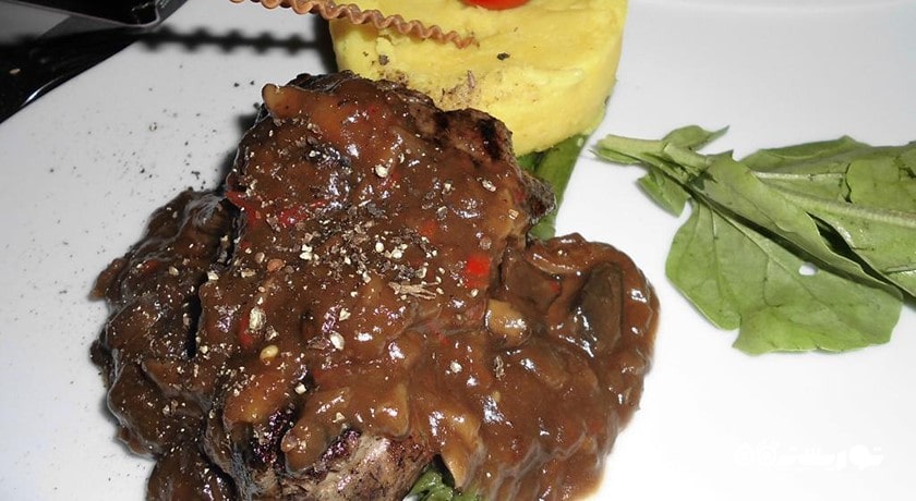 رستوران رستوران برج قرمز شهر آلانیا 