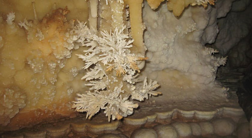 غار پریان -  شهر اصفهان