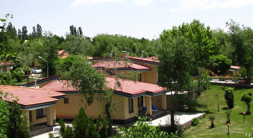  دهکده تفریحی زاینده رود شهرستان اصفهان استان چادگان