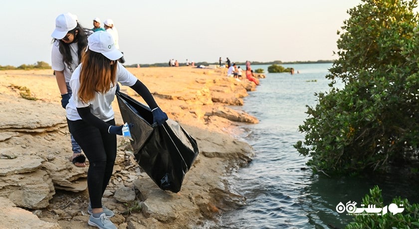 سرگرمی کایاک سواری در جنگل های حرای التکیرا شهر قطر کشور دوحه