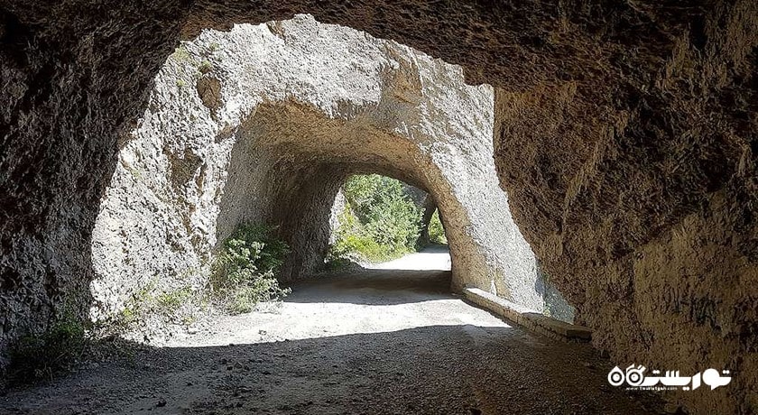 صخره های شگفت انگیز -  شهر وارنا