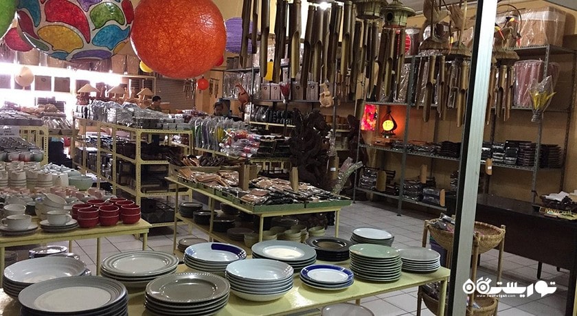 مرکز خرید بازار هنر کومباساری شهر اندونزی کشور بالی