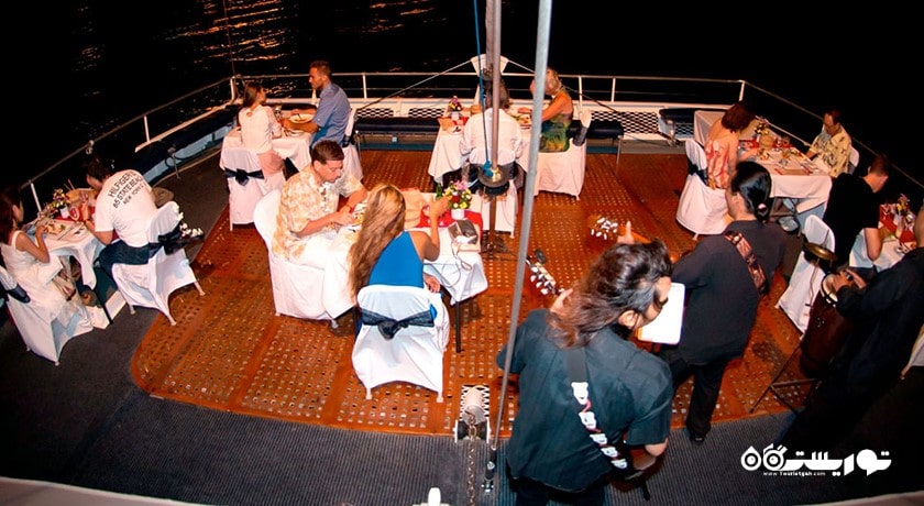 سرگرمی سفر دریایی غروب به همراه شام شهر اندونزی کشور بالی