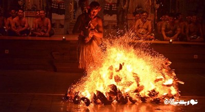سرگرمی رقص آتش ککاک در معبد اولوواتو شهر اندونزی کشور بالی