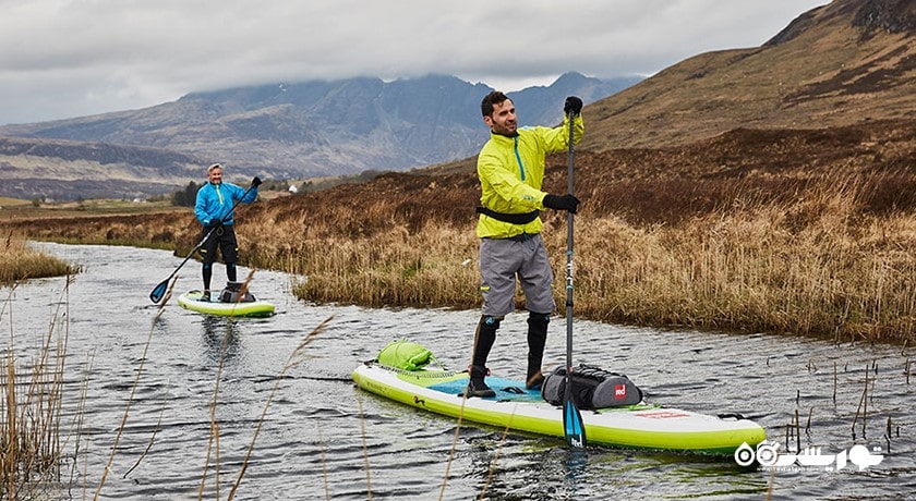پاروزنی ایستاده در بالی -  شهر بالی