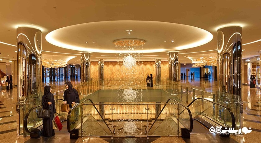 مرکز خرید اونیو در برج های اتحاد شهر امارات متحده عربی کشور ابوظبی