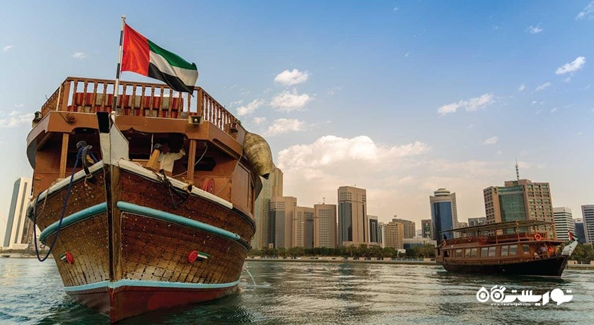 سرگرمی تورهای قایقرانی در ابوظبی شهر امارات متحده عربی کشور ابوظبی