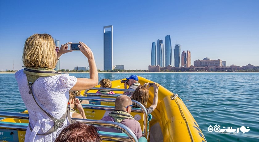 سرگرمی تورهای قایقرانی در ابوظبی شهر امارات متحده عربی کشور ابوظبی