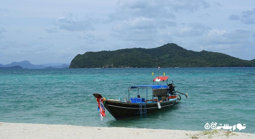 سرگرمی کایاک سواری در کو تائن  شهر تایلند کشور کو سامویی