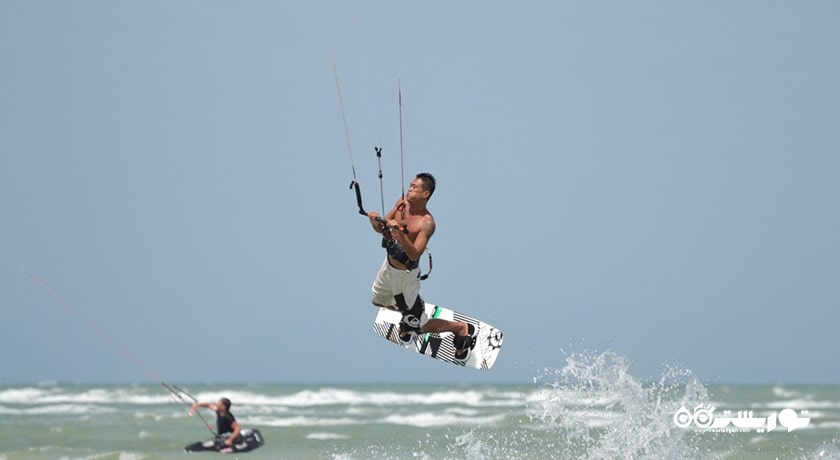 سرگرمی کایت سواری در کو سامویی شهر تایلند کشور کو سامویی