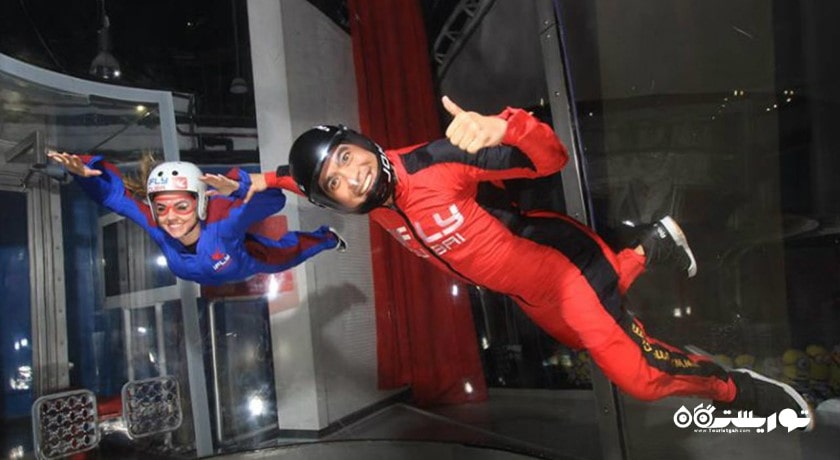 سرگرمی چتر بازی داخل سالن در کوسامویی شهر تایلند کشور کو سامویی