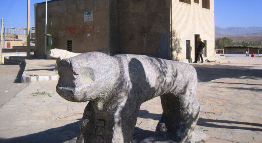  آرامگاه کاوه آهنگر شهرستان اصفهان استان چادگان