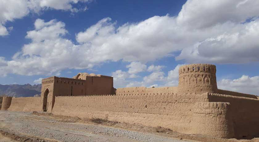  قلعه مهرپادین شهرستان یزد استان مهریز