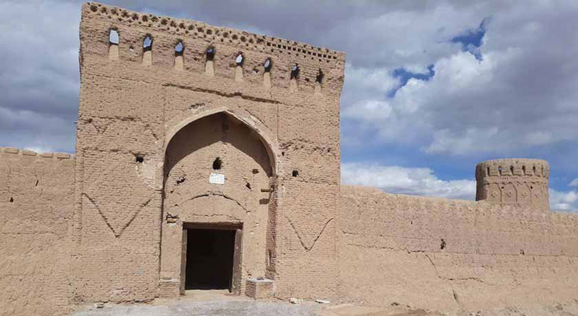  قلعه مهرپادین شهرستان یزد استان مهریز