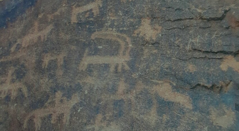  سنگ نگاره های کوه ارنان شهرستان یزد استان مهریز