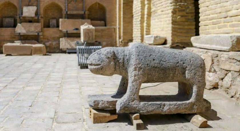 موزه سنگ هفت تنان (باغ موزه هفت تنان) -  شهر فارس