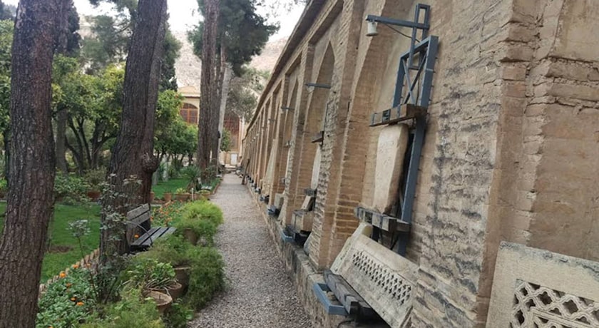  موزه سنگ هفت تنان (باغ موزه هفت تنان) شهرستان فارس استان شیراز