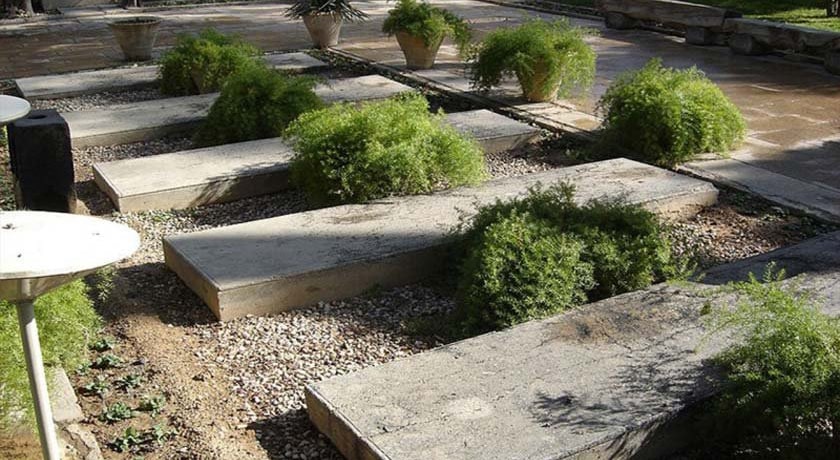  موزه سنگ هفت تنان (باغ موزه هفت تنان) شهرستان فارس استان شیراز