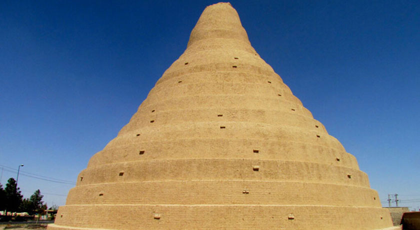  یخچال خشتی ابرکوه (یخچال آقا) شهرستان یزد استان ابرکوه