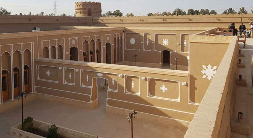  اقامتگاه سنتی قلعه وزیر شهرستان یزد استان میبد