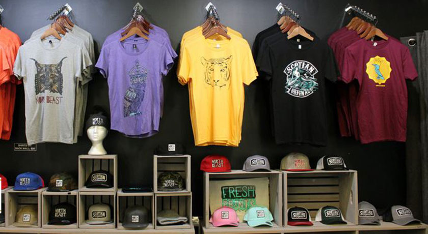  مجتمع تجاری دودلفین درگهان شهر هرمزگان استان قشم