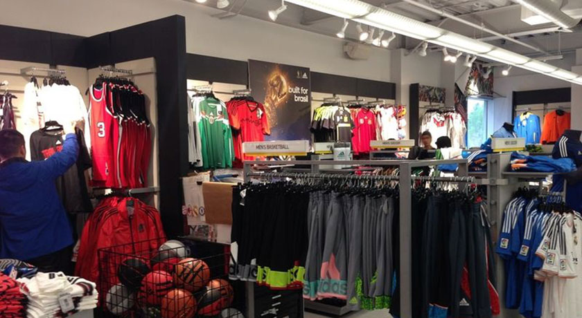  مجتمع تجاری دودلفین درگهان شهر هرمزگان استان قشم