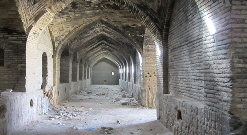  کاروانسرای جلوگیر شهرستان اصفهان استان نجف اباد	