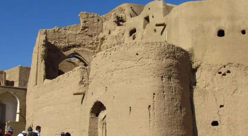 قلعه بیاضه -  شهر خور  و بیابانک